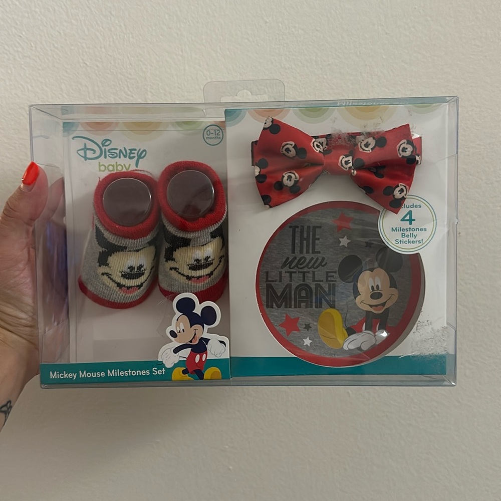 NEW IN BOX DISNEY BABY Mickey Mouse Milestone Set